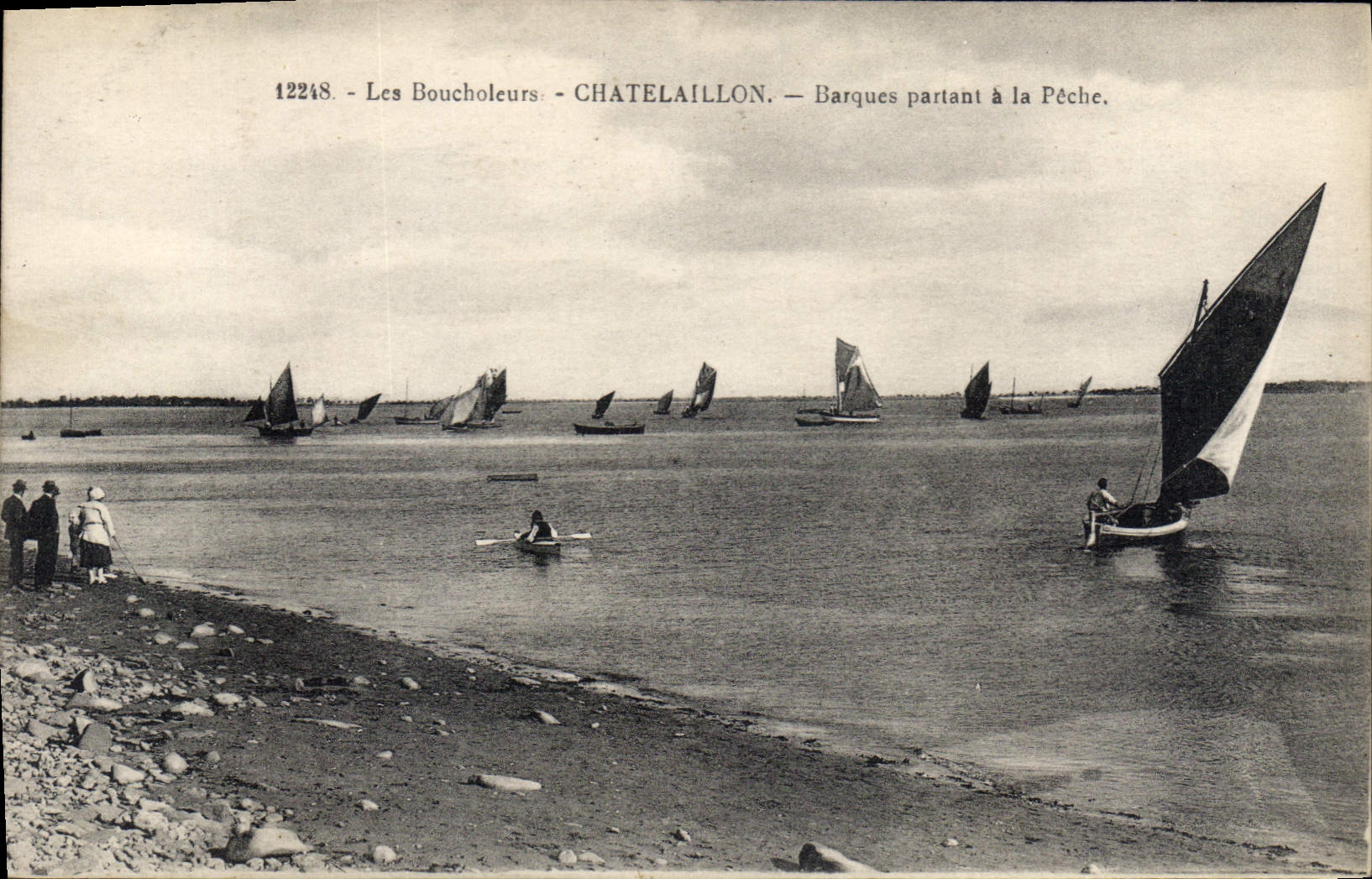 CPA Les Boucholeurs Chatelaillon Barques partant a la Peche Bateaux