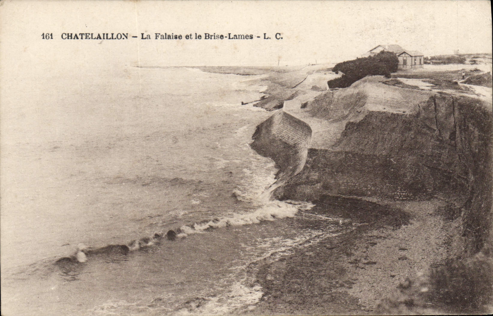 CPA Chatelaillon La Falaise et le Brise Lames 