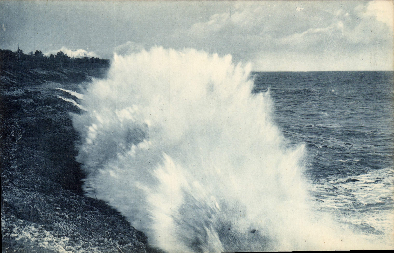 CPA Chatelaillon Chatelaillon Plage a la Falaise des Boucholeurs 