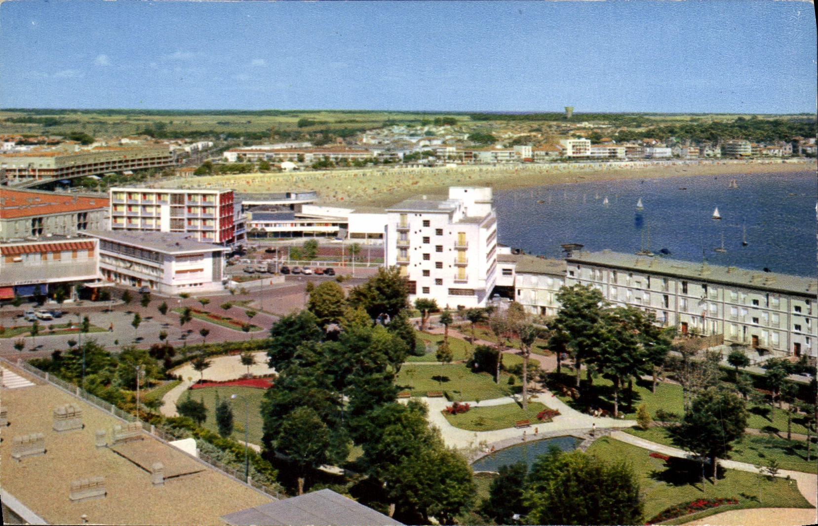 CPM Royan Jardins du Palais des Congres La Grande Plage 