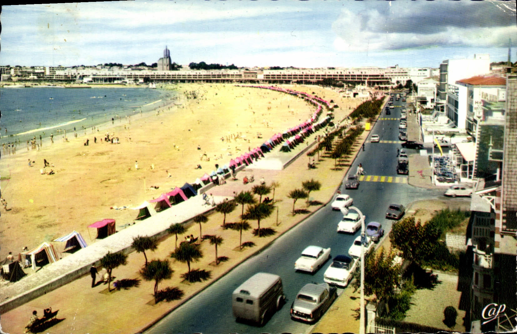 CPM Royan Vue generale prise de l'Hotel Family 