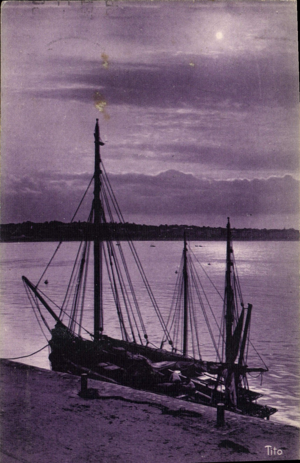 CPA Royan Bateau de peche Contre jour