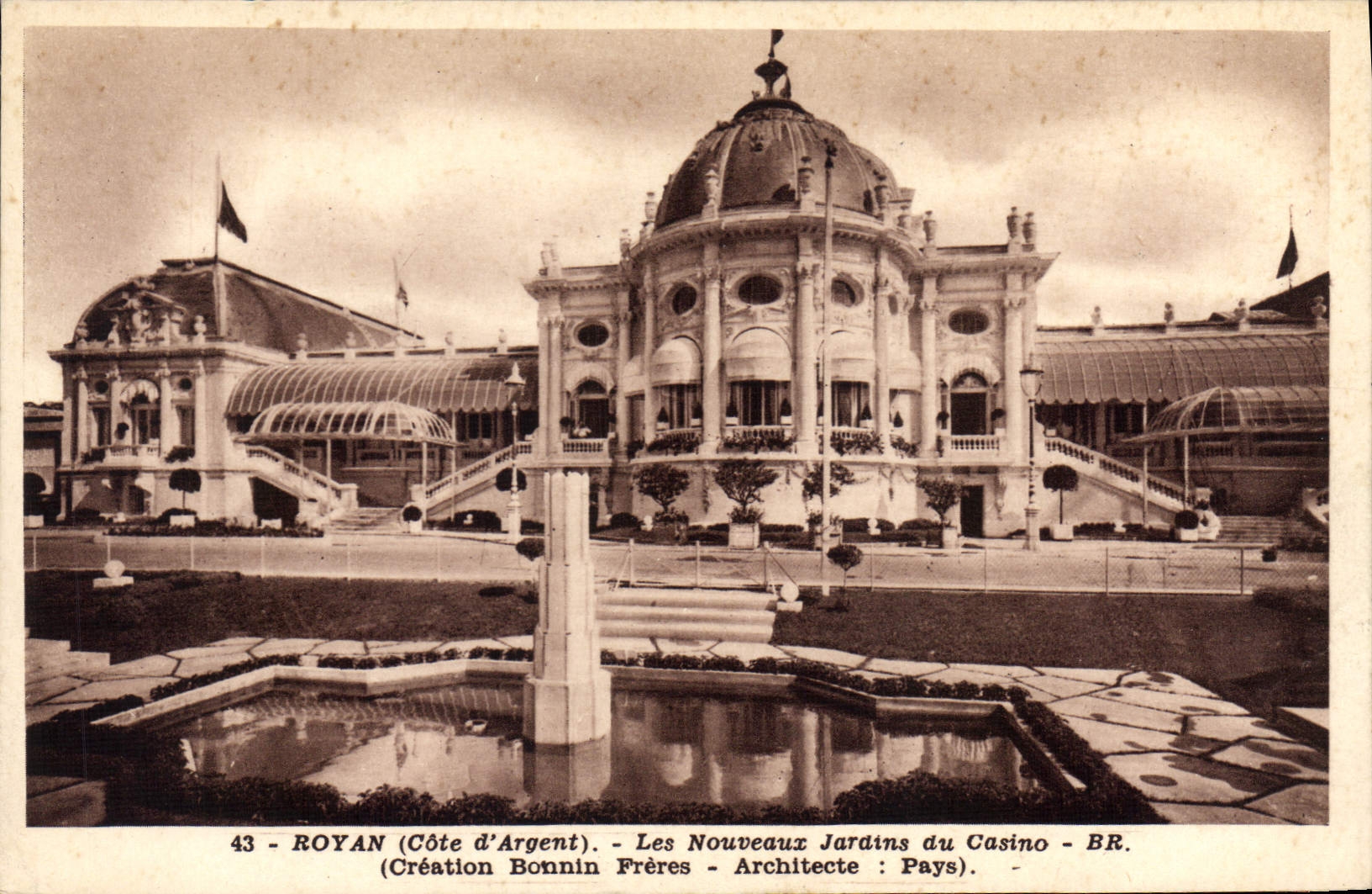 CPA Royan Cote d'Argent Les Nouveaux Jardins du Casino 