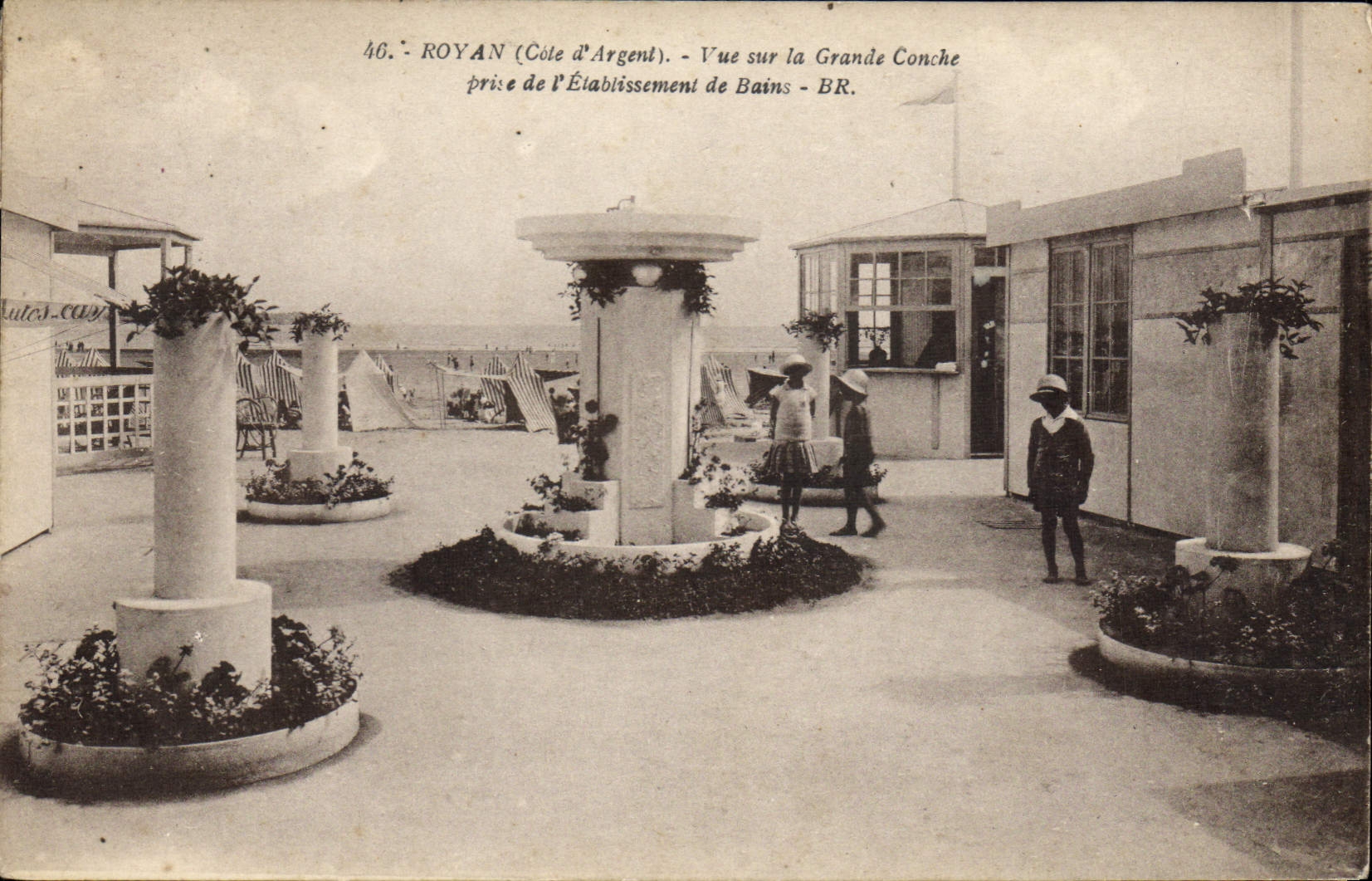 CPA Royan Cote d'Argent Vue sur la Grande Conche prise de l'Etablissement de Bains 