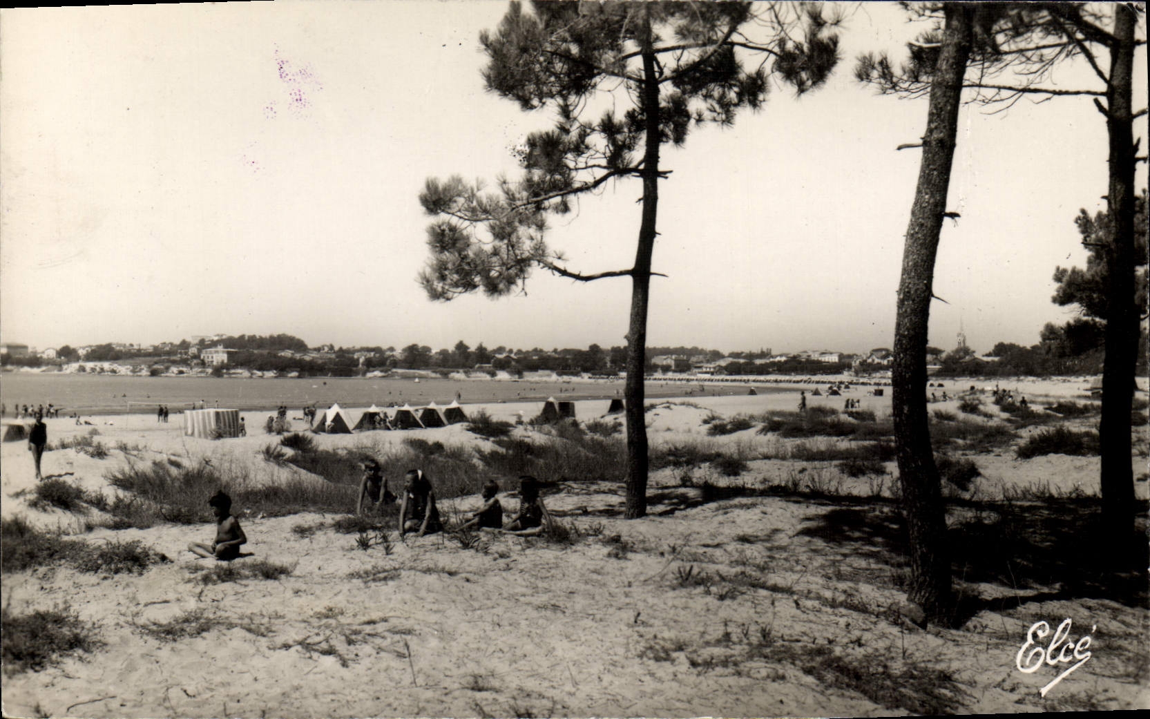 CPM St Georges de Didonne La Plage a Suzac Au fond la Grande Plage 