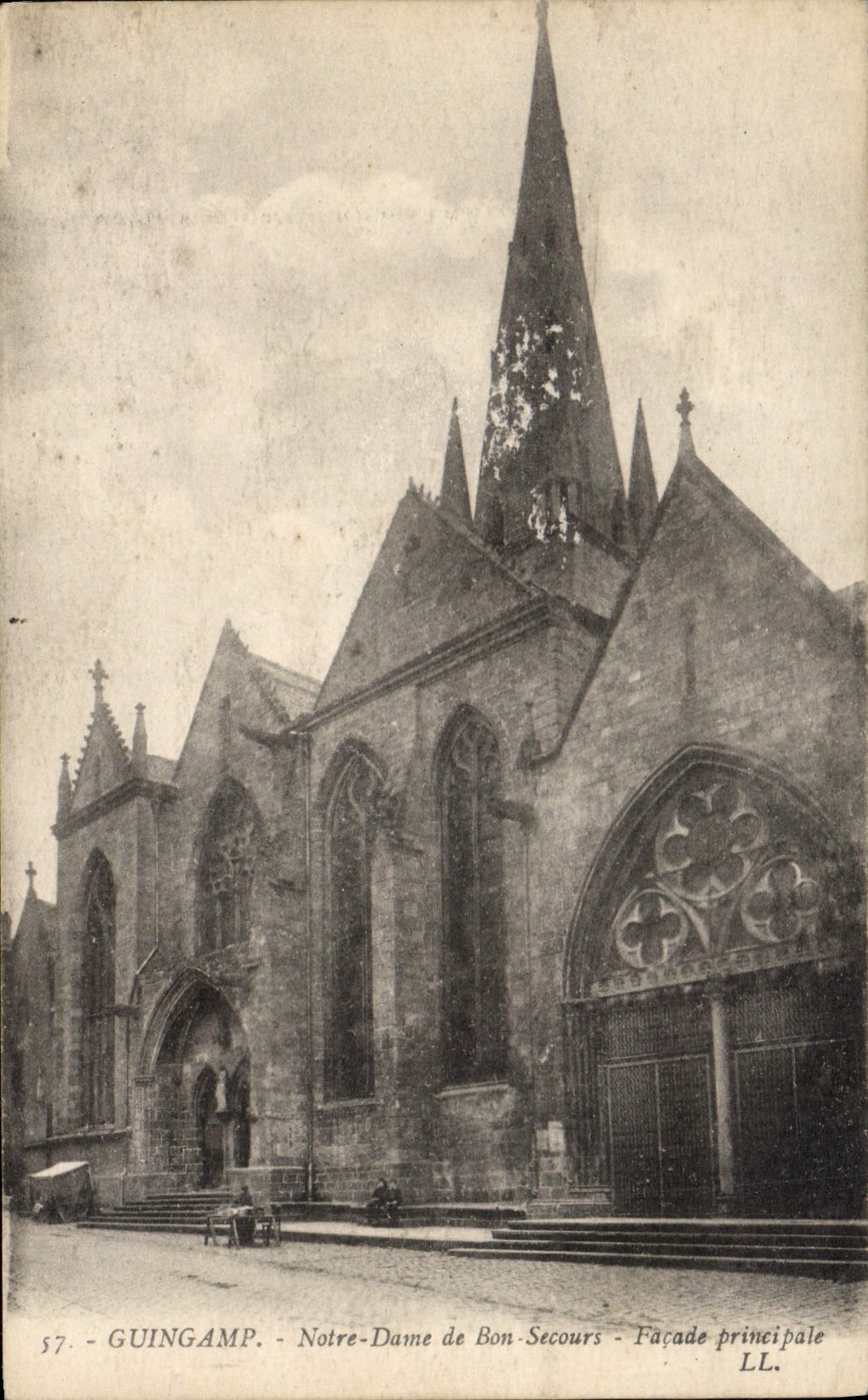 CPA Guingamp Notre Dame de Bon Secours Facade principale 