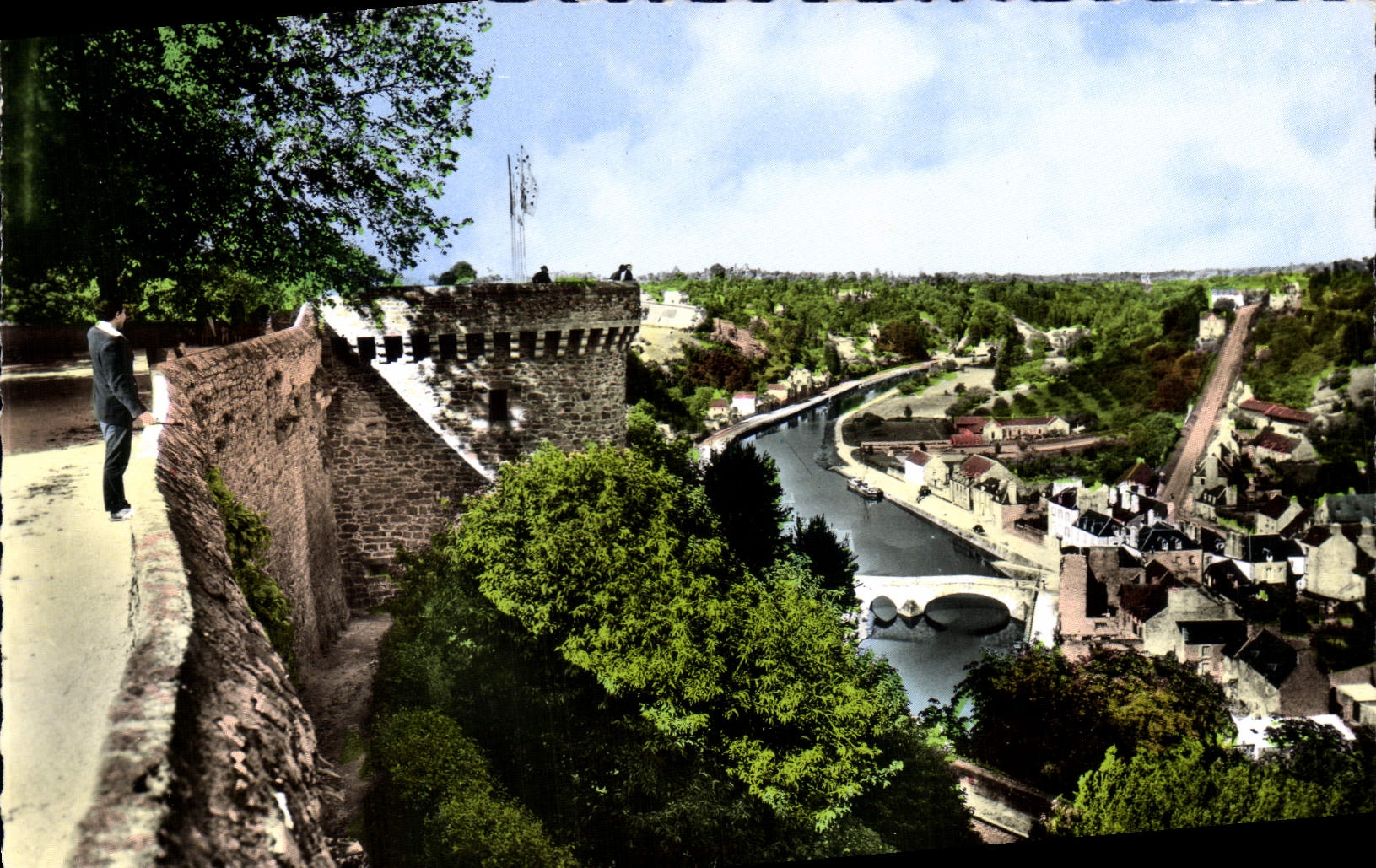 Dinan — La Tour Ste-Catherine dominant la Vallée de la Rance et son vieux Port — Édition de Strasbourg