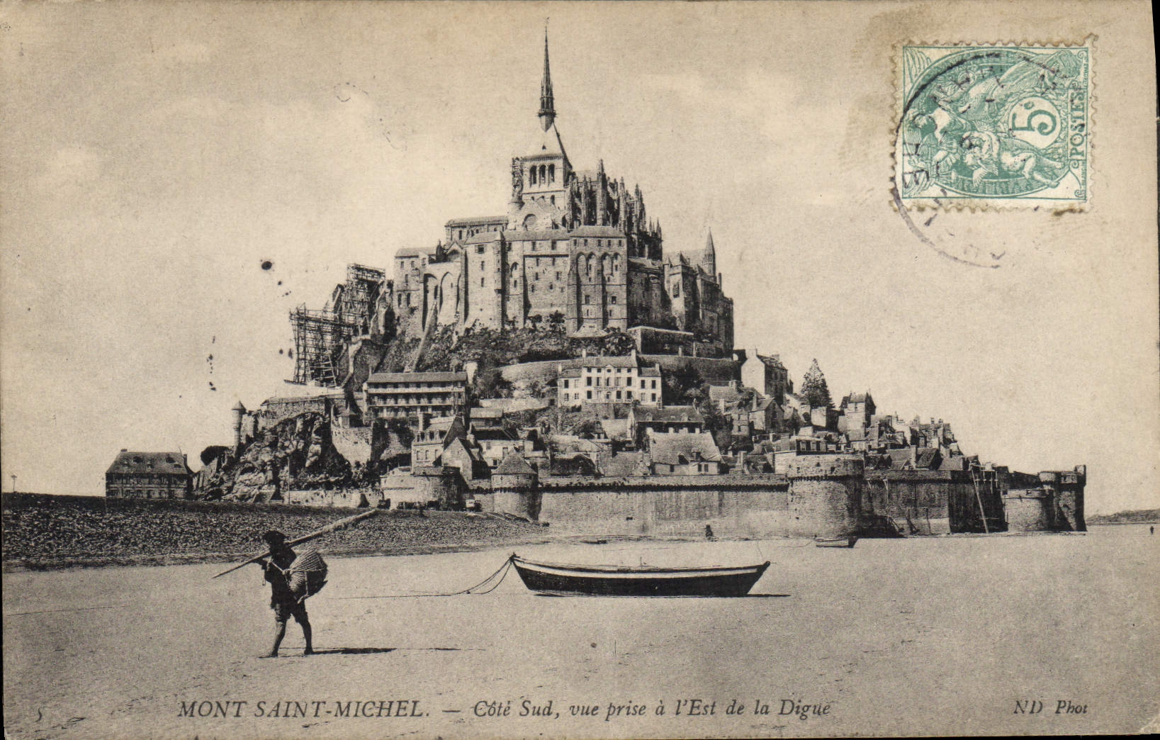 CPA Mont Saint Michel Cote Sud vue prise a l'Est de la Digue Peche Pecheur