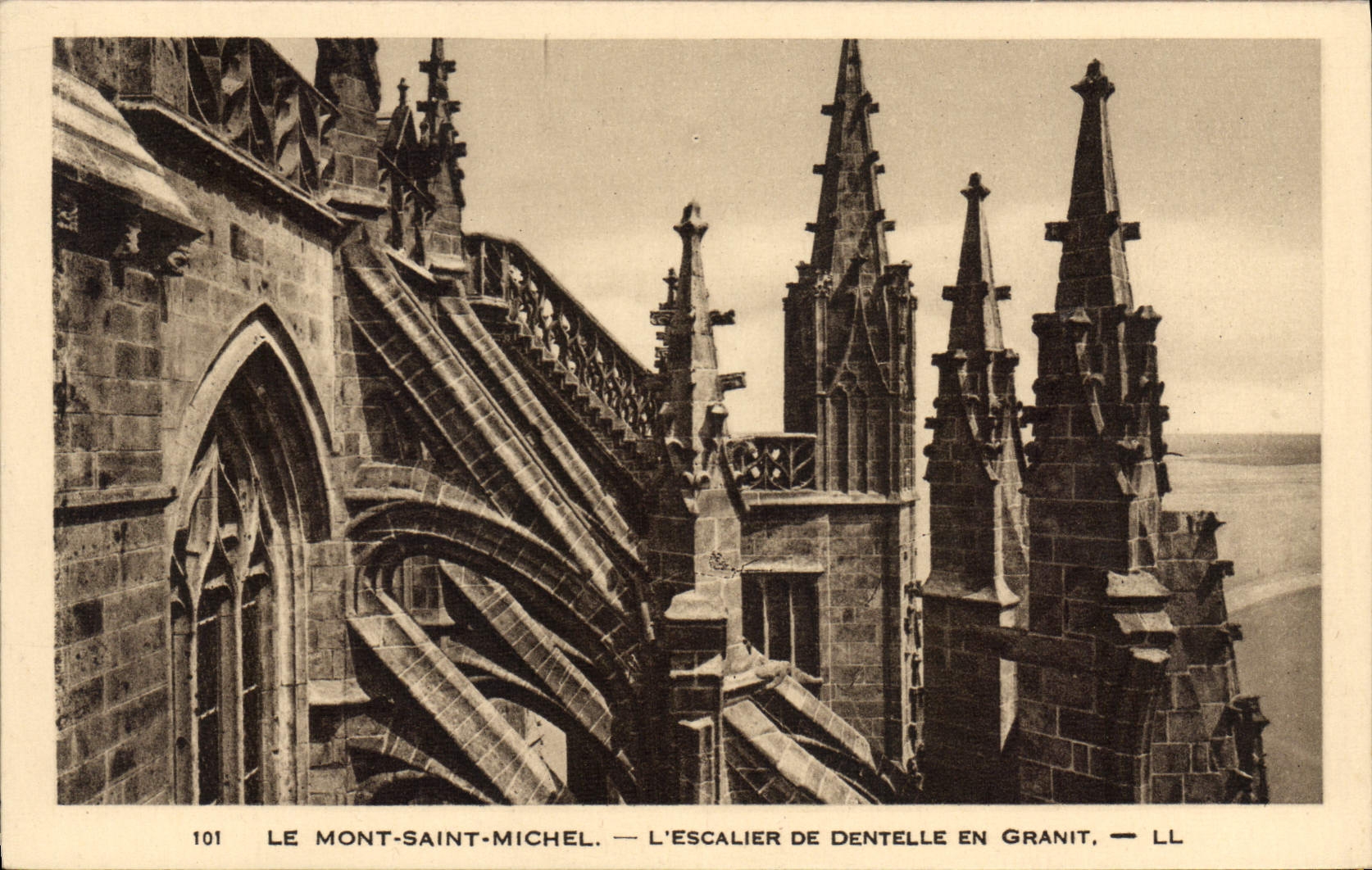 Le Mont-Saint-Michel — L'Escalier de Dentelle en Granit — LL