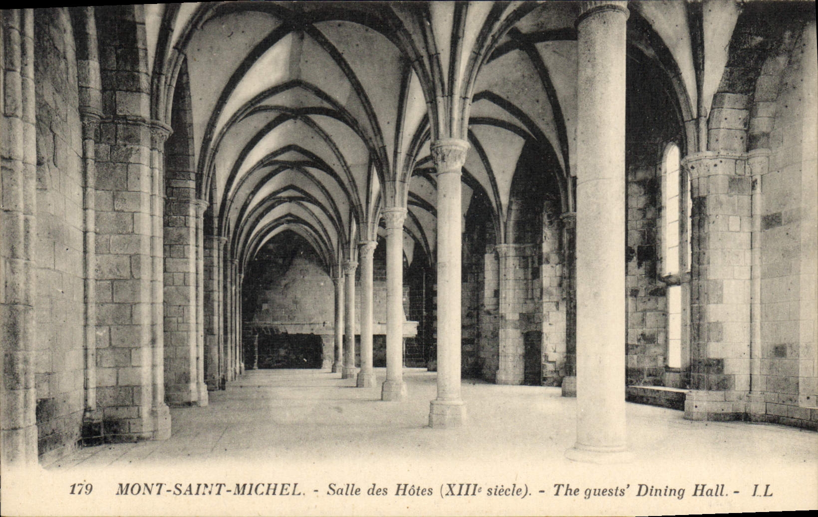 CPA MOnt Saint Michel Salle des Hotes 