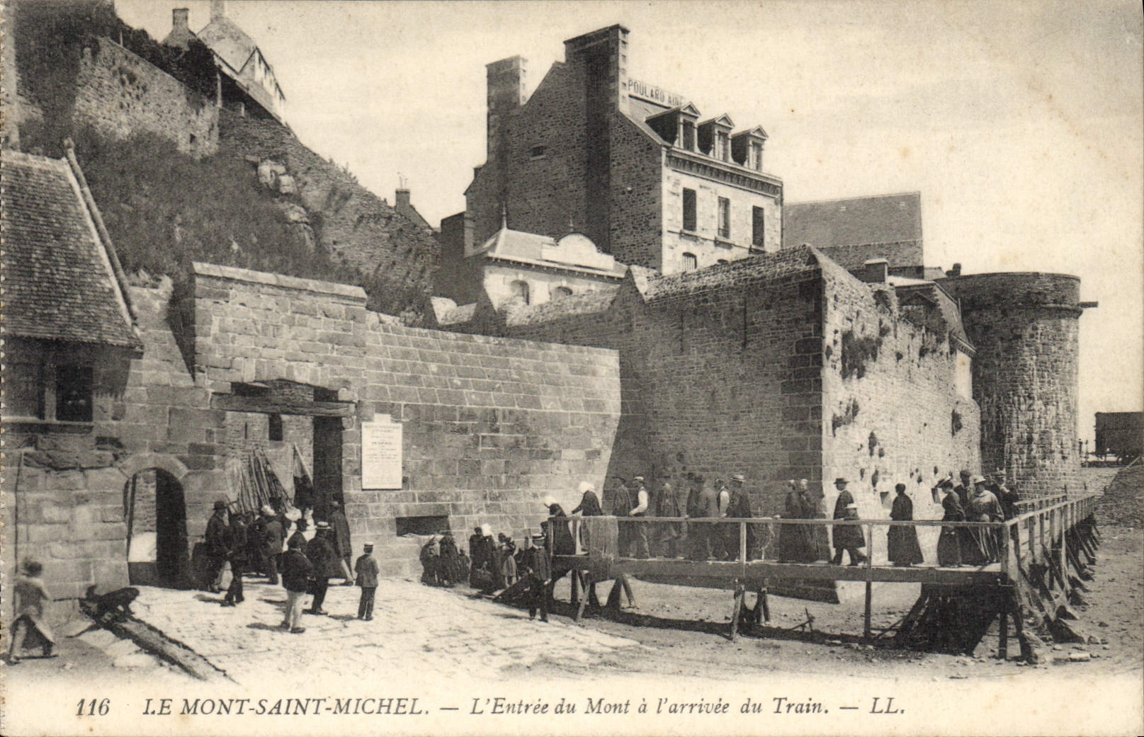 Le Mont-Saint-Michel — L'Entrée du Mont à l'arrivée du Train — LL. — N° 116