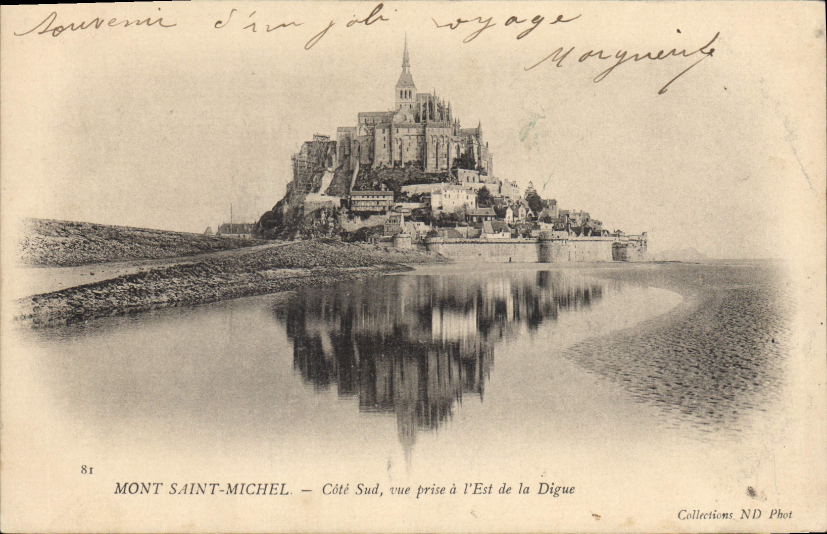 CPA Mont Saint Michel Cote Sur vue prise a l'Est de la Digue 