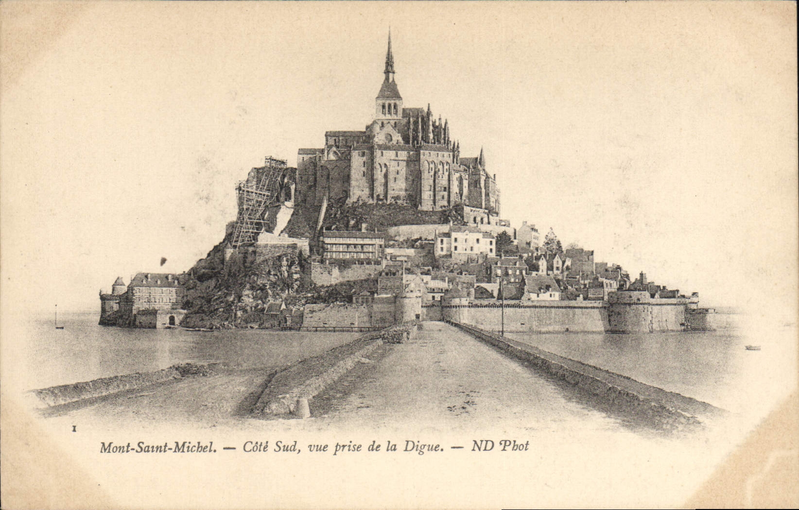 CPA Mont Saint Michel Cote Sud vue prise de la Digue 