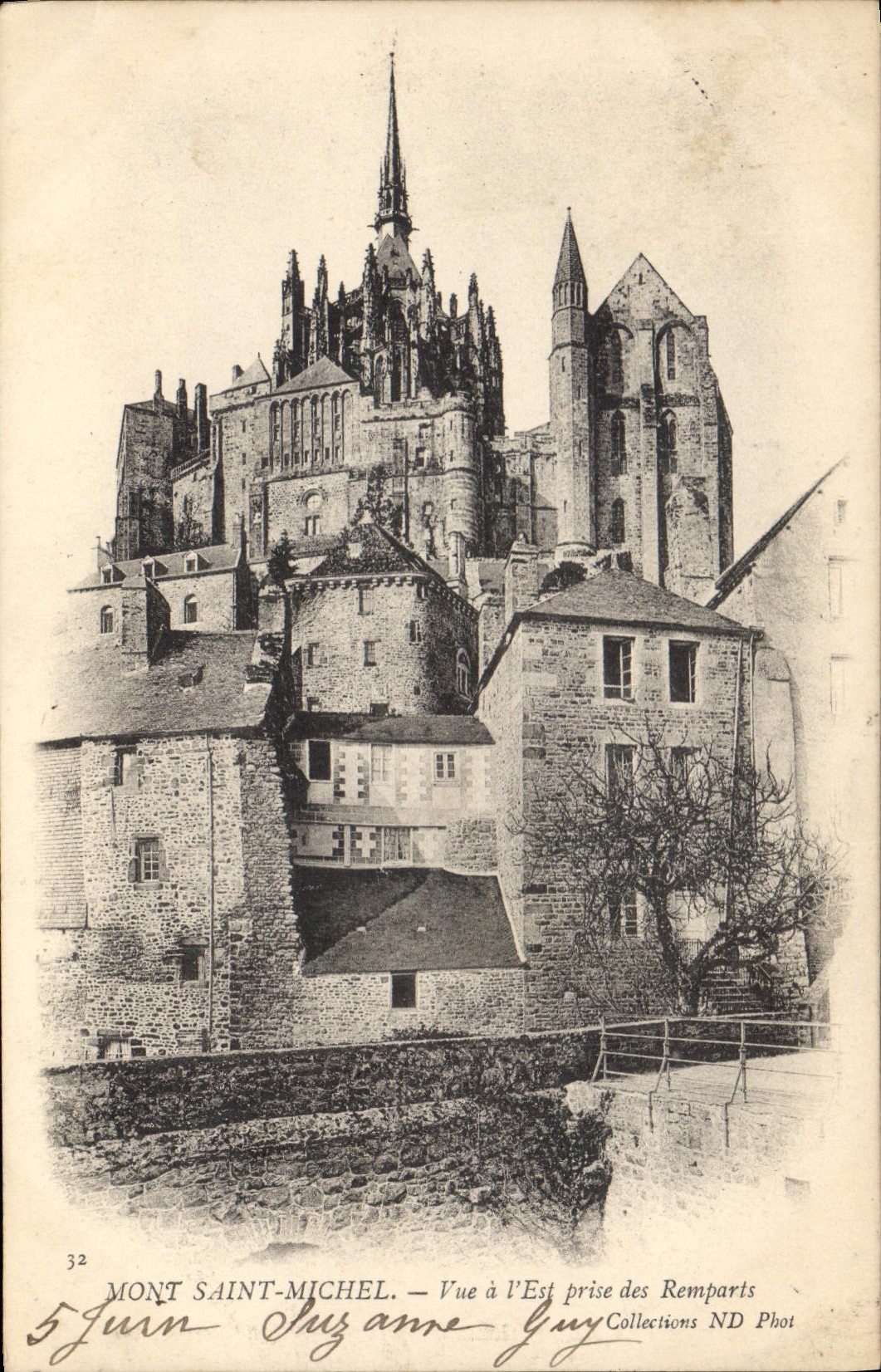 Mont Saint-Michel — Vue à l'Est prise des Remparts — Collections ND Phot