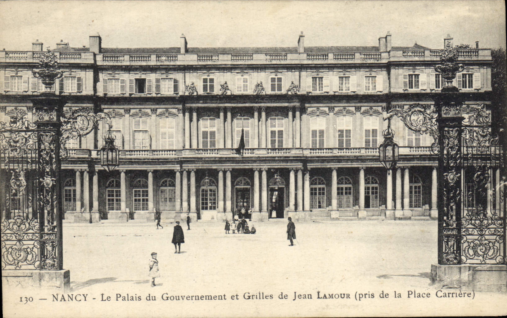 NANCY — Le Palais du Gouvernement et Grilles de Jean Lamour (pris de la Place Carrière) — éditeur non identifié, n° de série 130