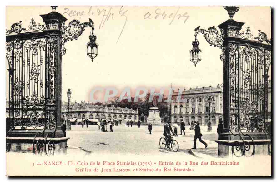CPA Nancy Un coin de la Place Stanislas Entree de la Rue des Dominicains Grilles de Jean Lamour et s