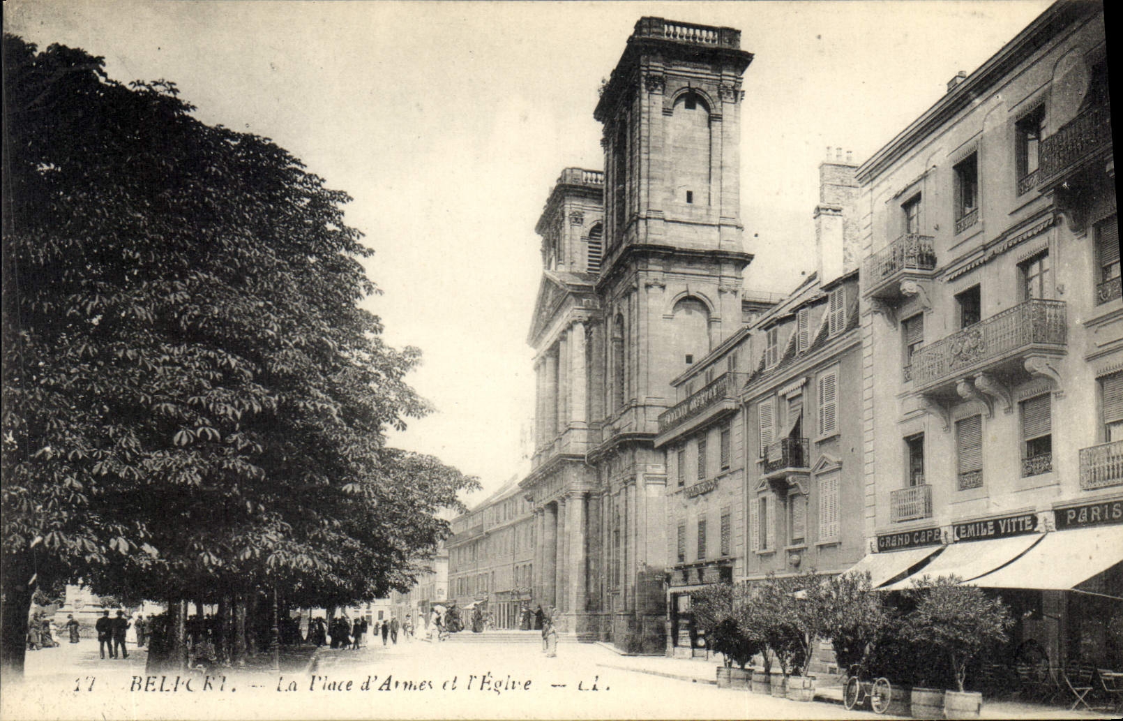 CPA Belfort La Place d'Armes et l'Eglise 