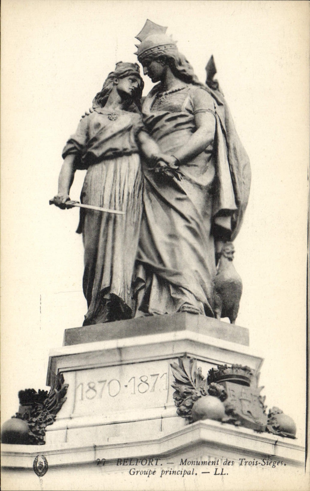 CPA Belfort Monument des Trois Sieges 