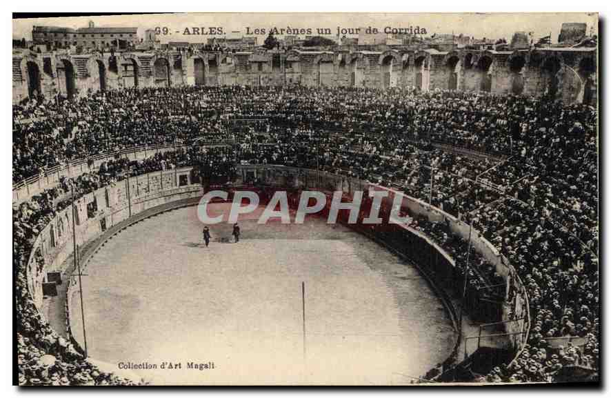 CPA Arles Les Arenes un jour de Corrida 
