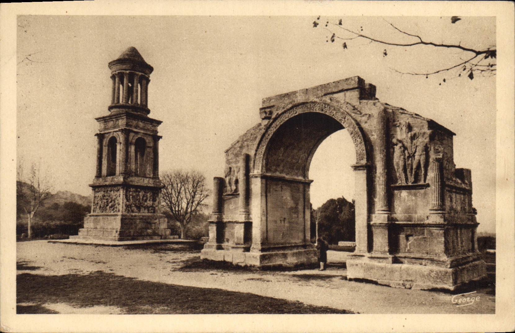 Saint-Rémy-de-Provence — Monuments romains dont la construction remonte au siècle d'Auguste — Photo George