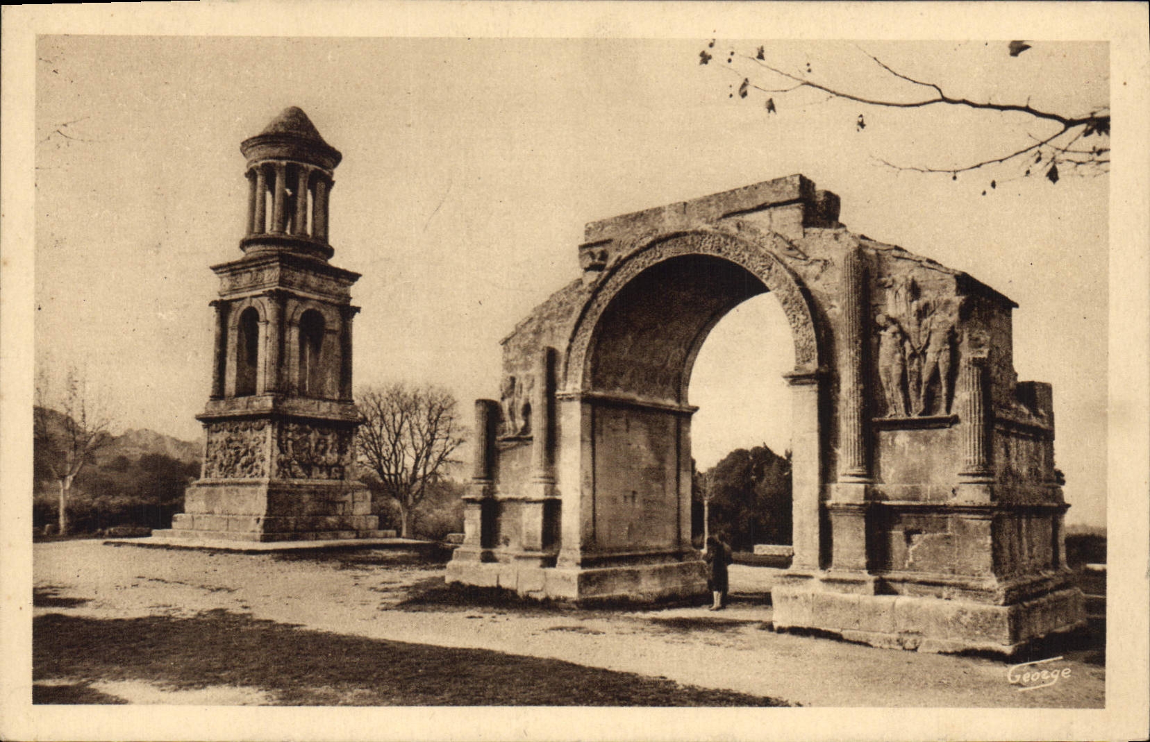 Saint-Rémy-de-Provence — Monuments romains dont la construction remonte au siècle d'Auguste — Photo George