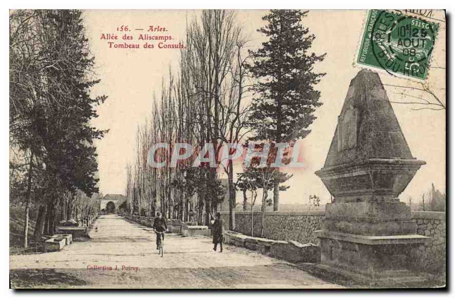CPA Arles Allee des Aliscamps Tombeau des Consuls 