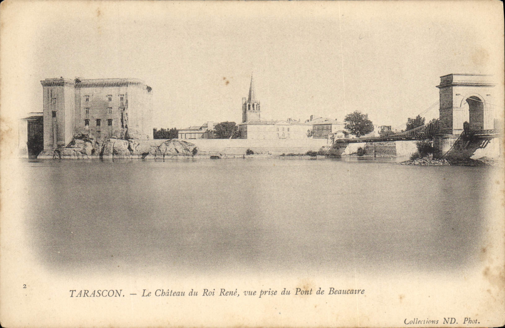 CPA Tarascon Le Chateau du Roi Renee vue prise du Pont de Beaucaire 