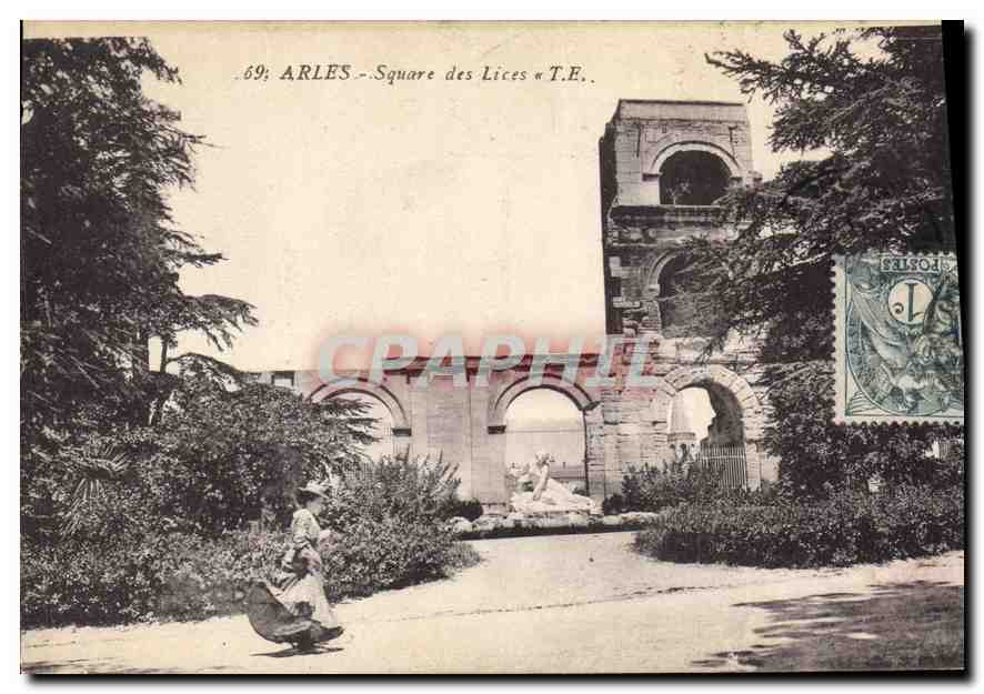 CPA Arles Square des Lices 