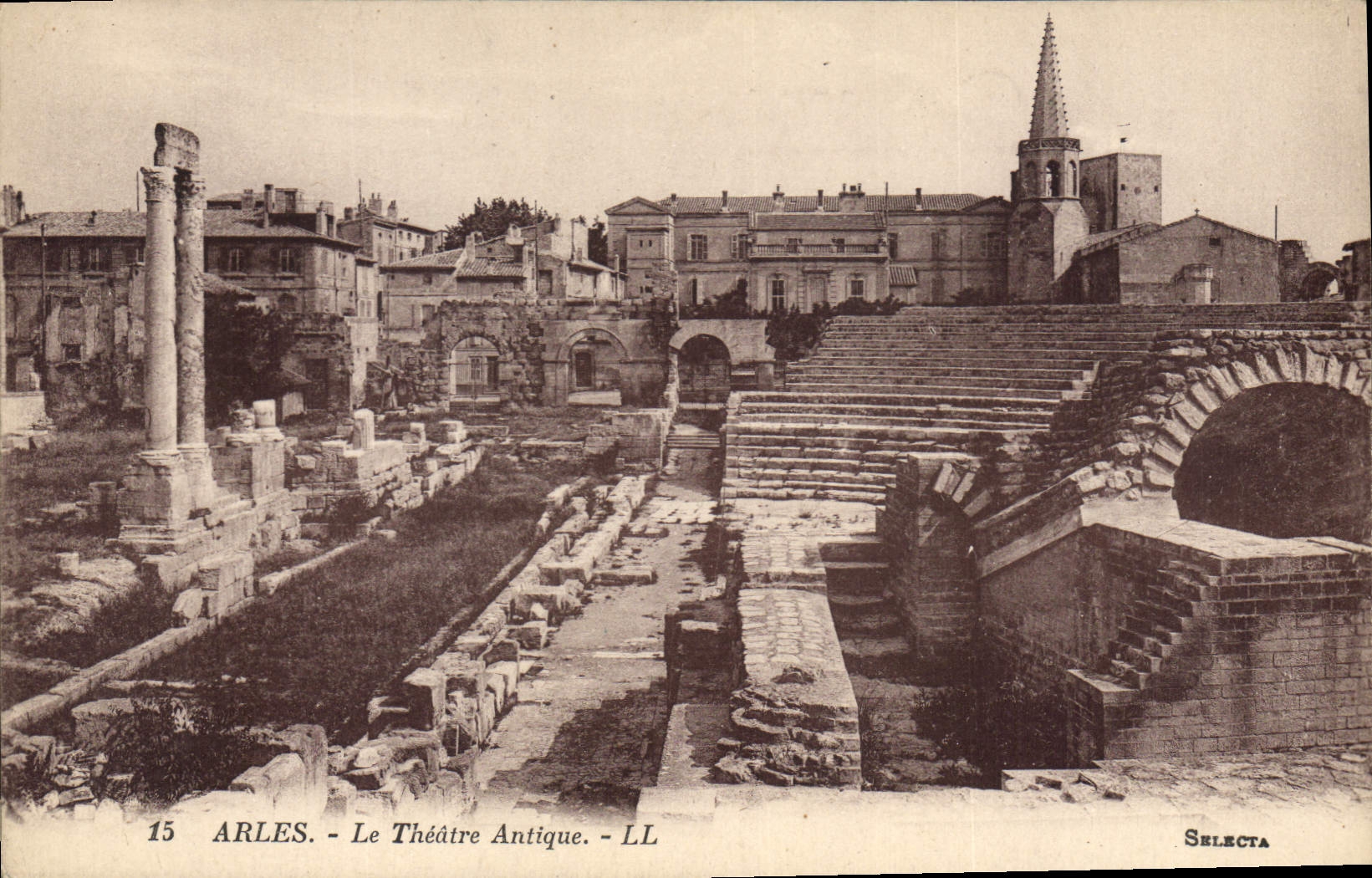 Arles - Le Théâtre Antique - LL - Selecta