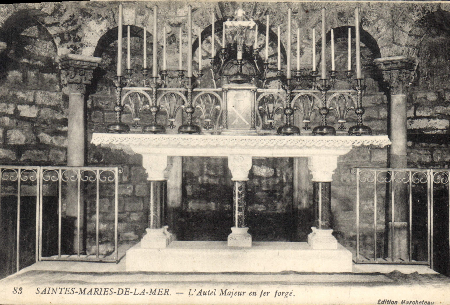 CPA Saintes Maries de la Mer L'Autel Majeur en fer forge 