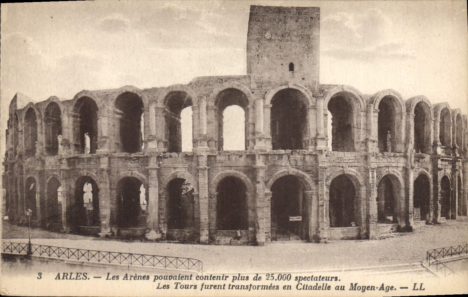 Arles — Les Arènes — LL