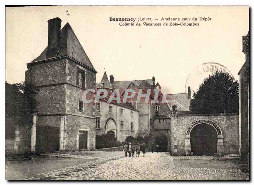 Beaugency (Loiret) — Ancienne cour du Dépôt — Colonie de Vacances de Bois-Colombes