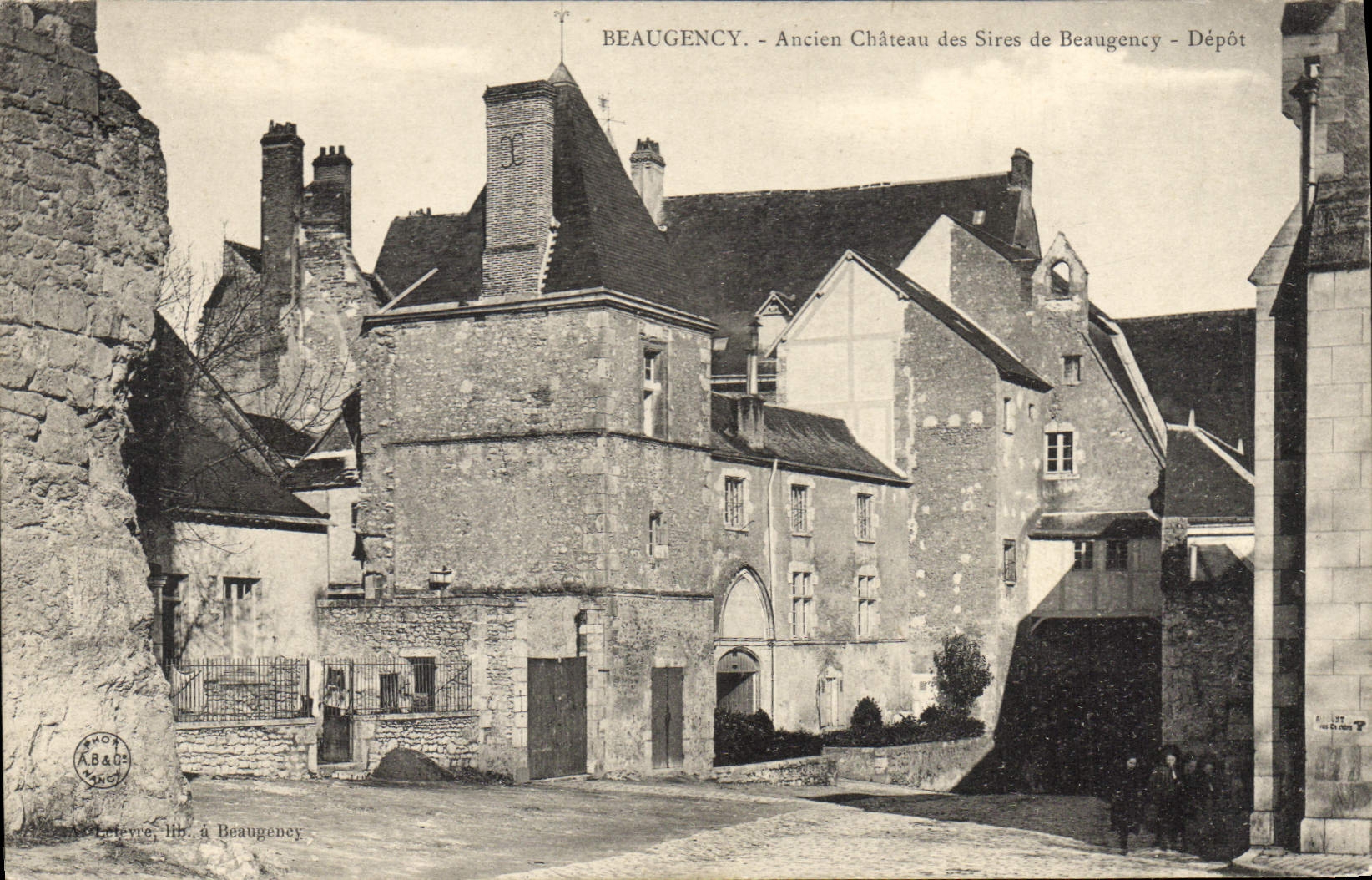 Beaugency - Ancien Château des Sires de Beaugency - Dépôt