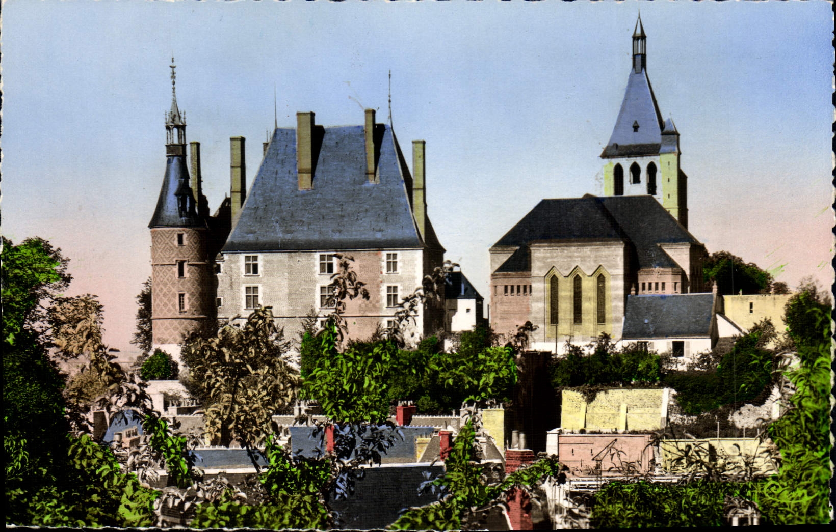Gien (Loiret) — Le Château et l'Église — Combiér Imprimerie