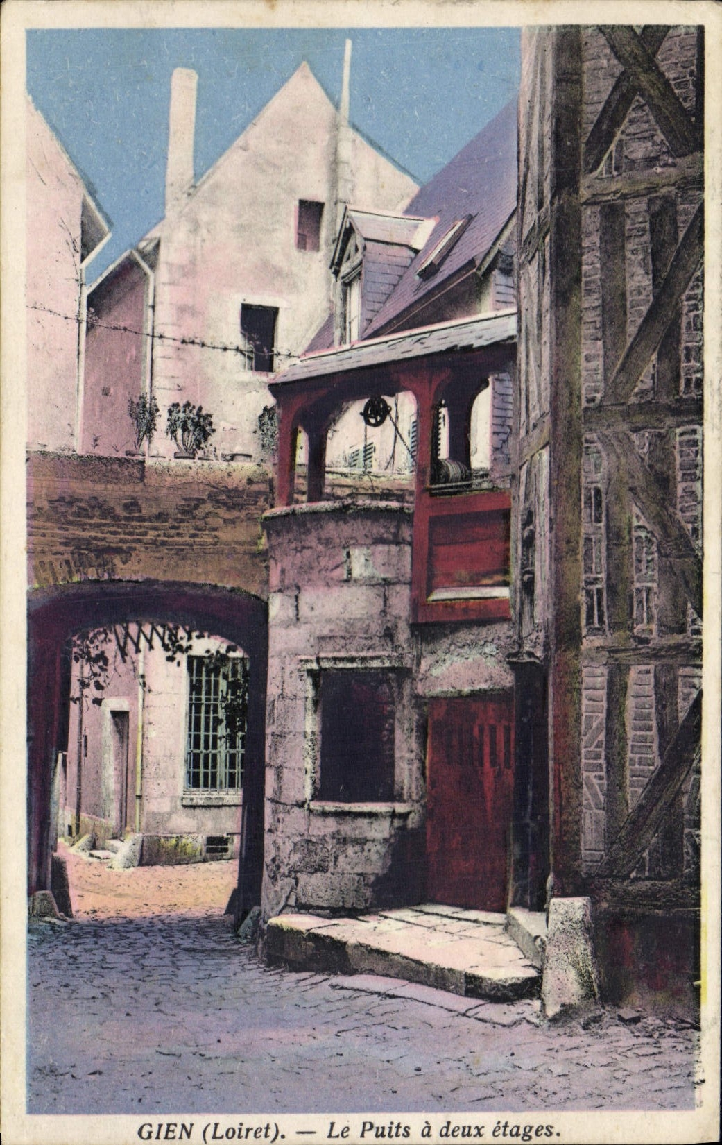 GIEN (Loiret) — Le Puits à deux étages — Édition Car. Bollotte