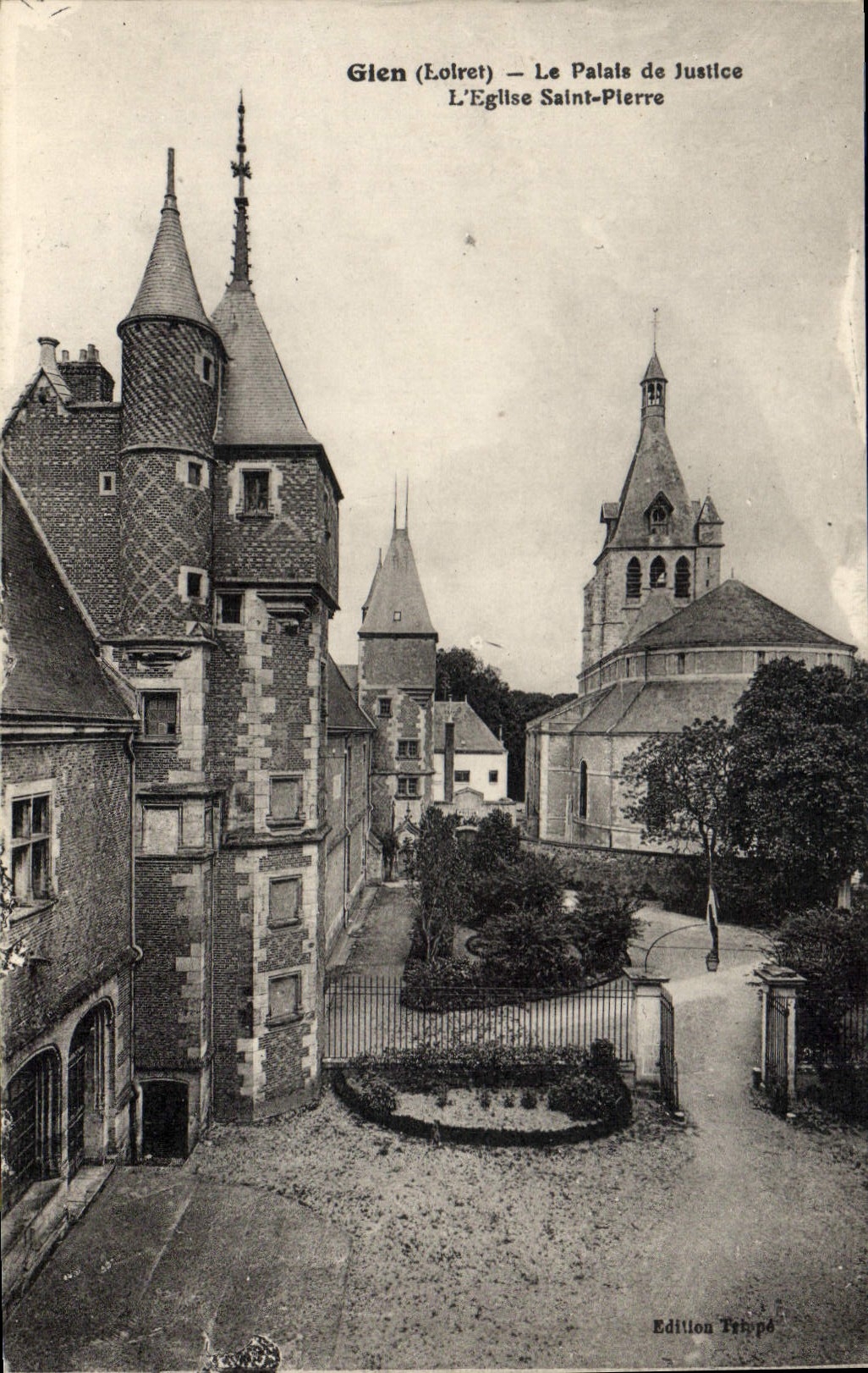 Gien (Loiret) — Le Palais de Justice et L'Église Saint-Pierre — Édition Tripé