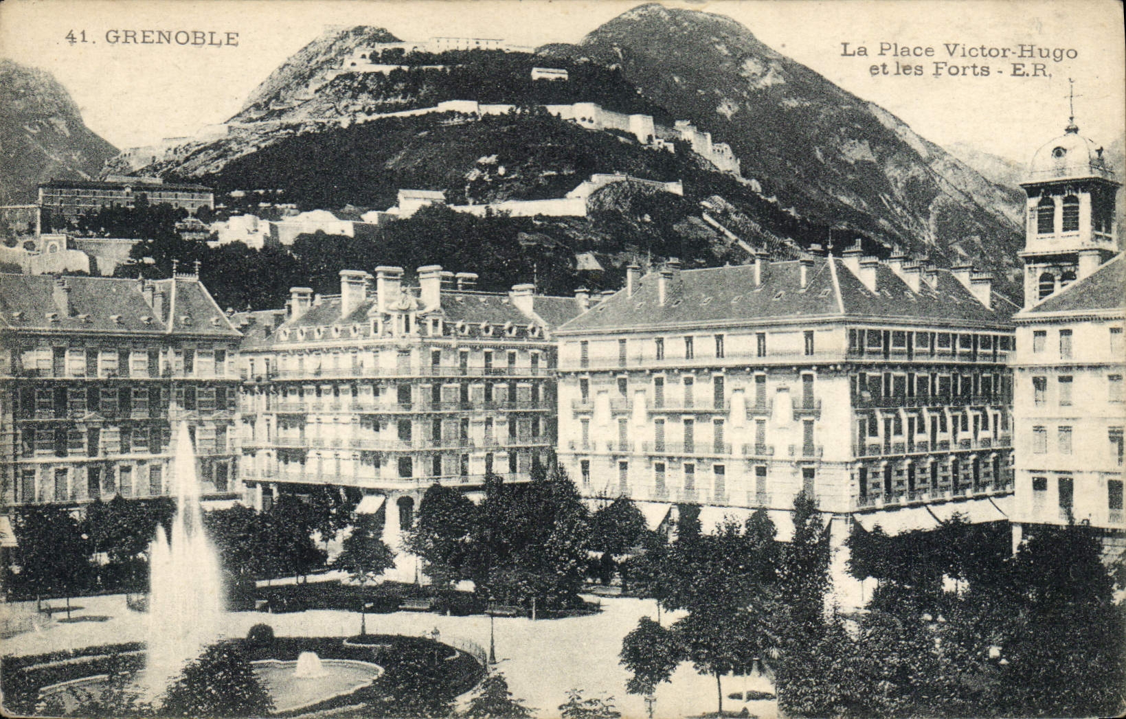 Grenoble — La Place Victor-Hugo et les Forts — E.R. n°41