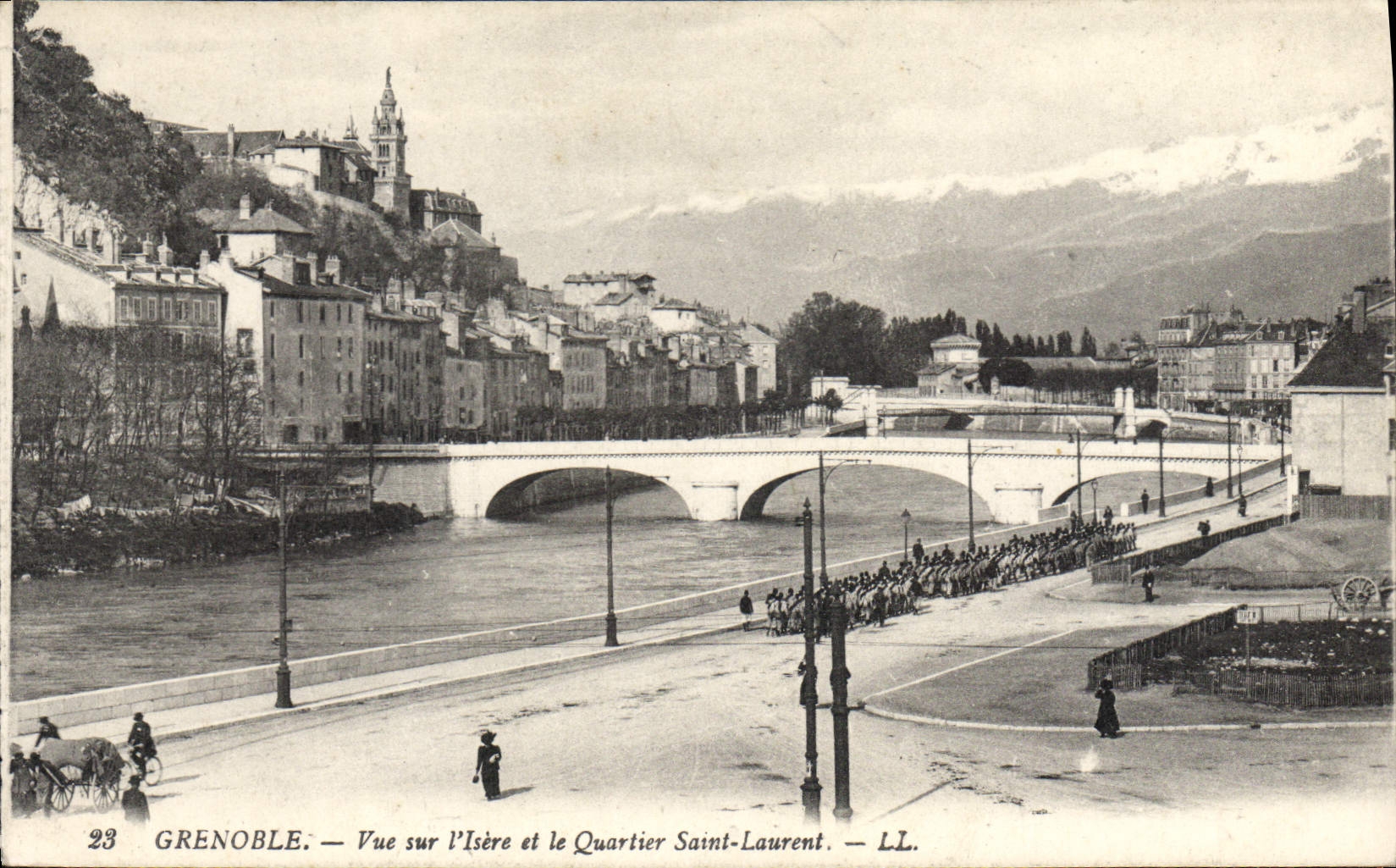 Grenoble — Vue sur l'Isère et le Quartier Saint-Laurent — LL.