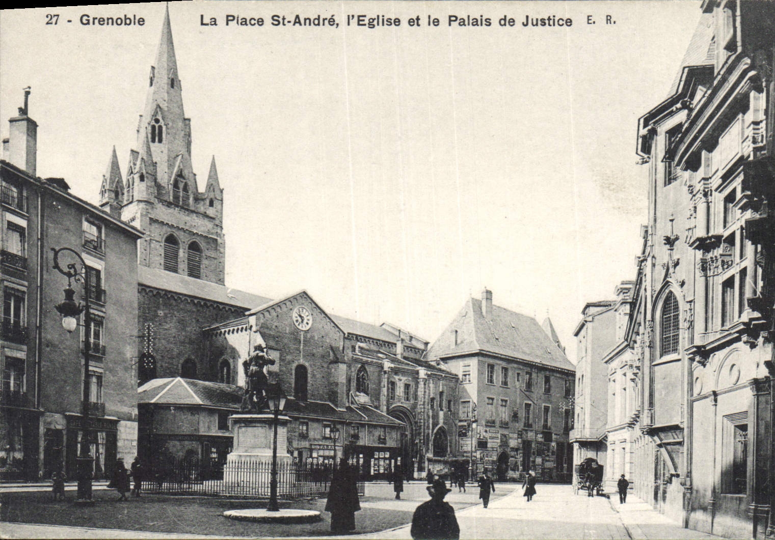Grenoble — Place St-André, die Kirche und das Gerichtsgebäude — E. R.