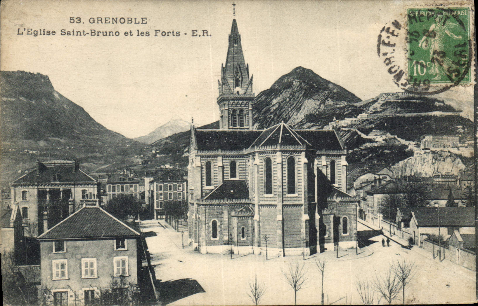 CPA Grenoble L'Eglise Saint Bruno et les Forts 