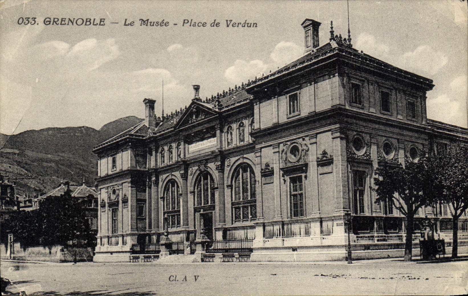 Grenoble — Le Musée — Place de Verdun — Éditeur CL.A.V. n° 033