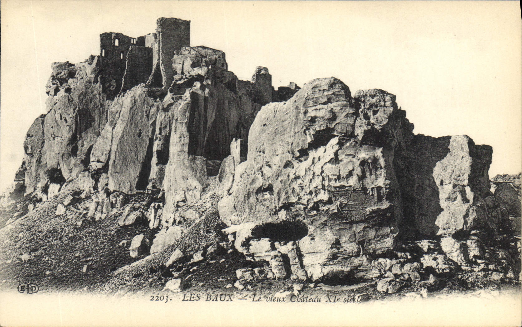 Les Baux — Le vieux Château XIXe siècle — Éditeur E.D. n°2203