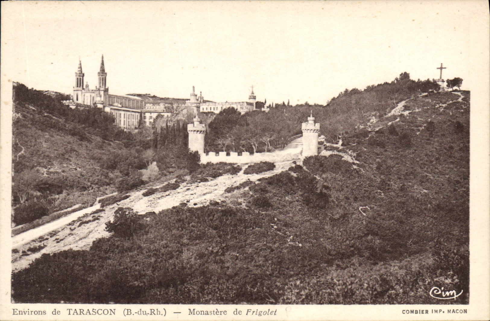 Environs de TARASCON (B.-du-Rh.) — Monastère de Frigolet