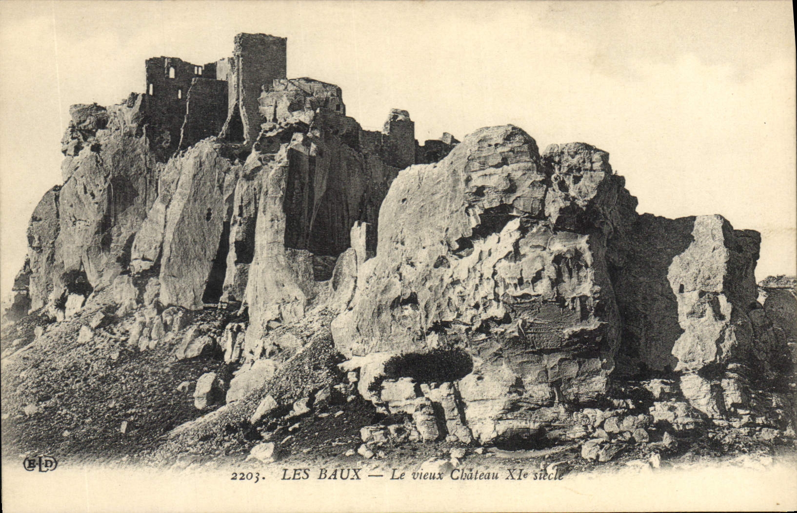 Les Baux — Le vieux Château XIe siècle — Éditeur BLD, n° 2203