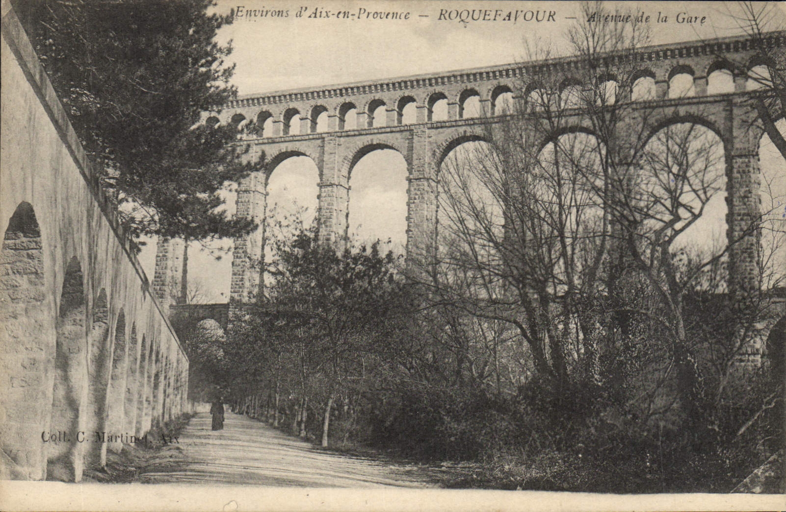 CPA Environs d'Aix en Provence Roquefavour Avenue de la gare 