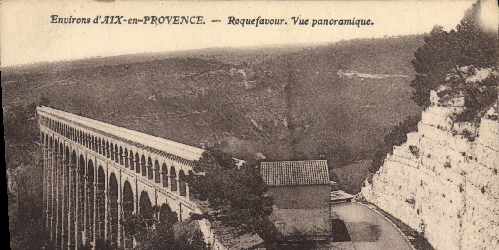 Environs d'AIX-en-PROVENCE — Roquefavour. Vue panoramique.