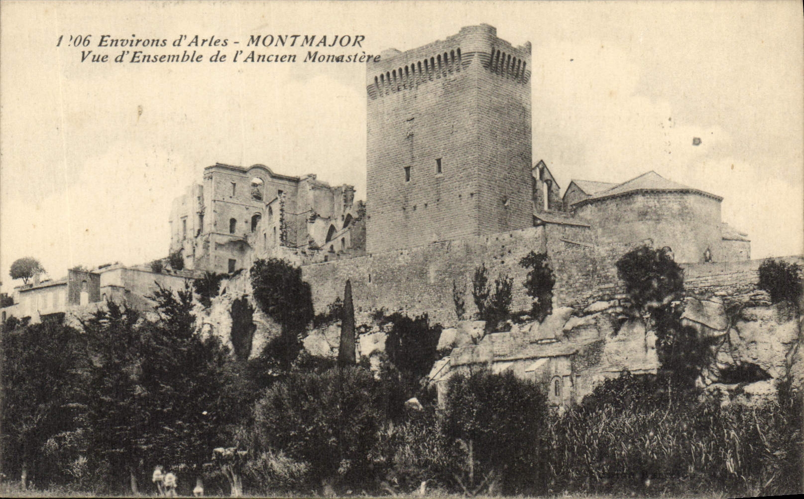 Environs d'Arles - MONTMAJOR — Vue d'Ensemble de l'Ancien Monastère — éditeur non visible