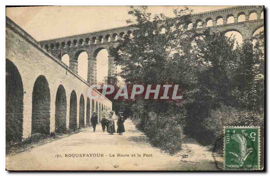 CPA Roquefavour La route et le pont 