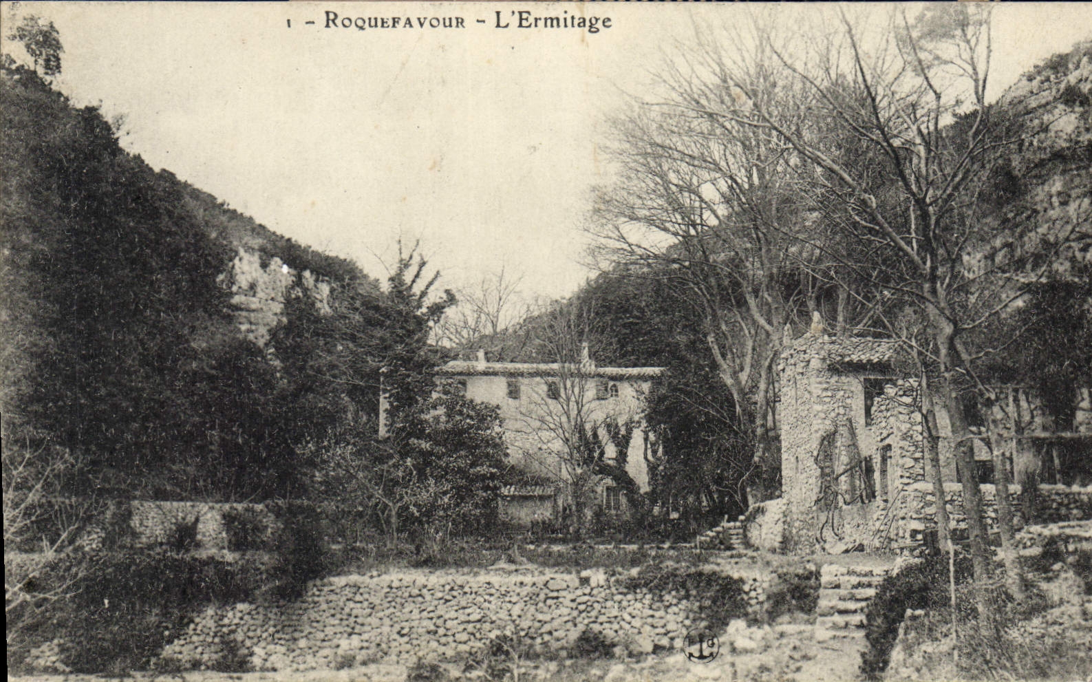 Roquefeuille - L'Ermitage — vue du village et de l'ermitage - Anverso