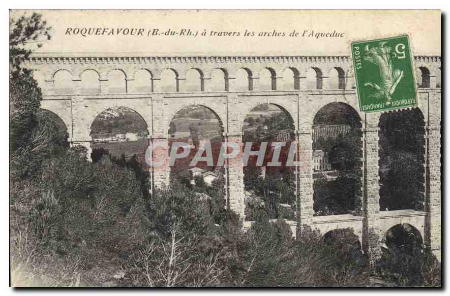 CPA Roquefavour Bouches du Phone a travers les arches de l'Aqueduc 
